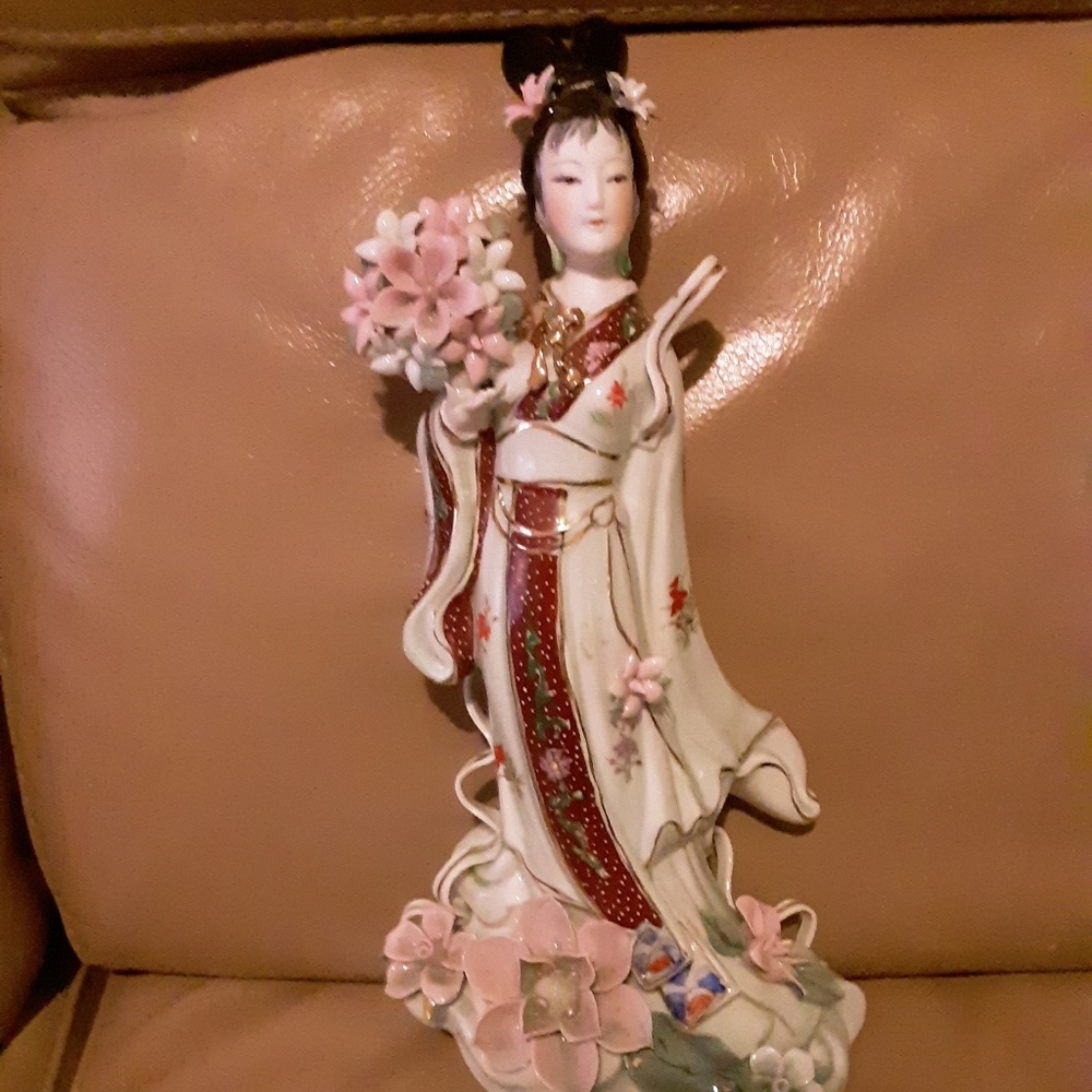Porcelain Japanese Geisha Woman Statue